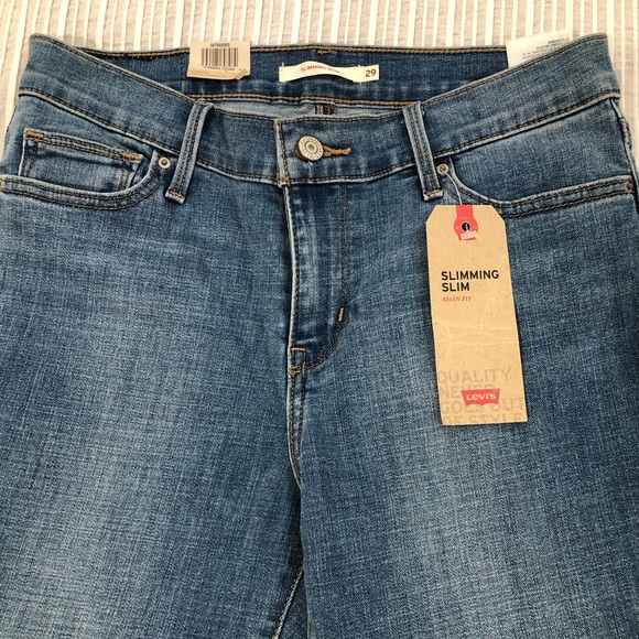 NWTs Levi’s slimming slim jeans - Picture 2 of 4